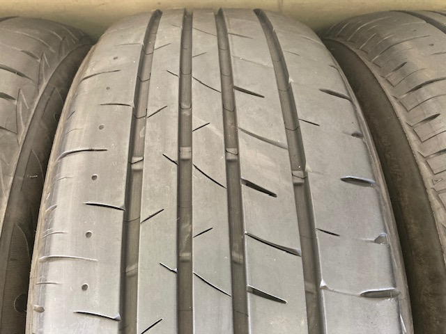 ◇中古溝有りブリヂストン225/55R18 4本　2022年製 アウトバック 完売)(中古タイヤ)極上品 2022年製☆225/55R18 98V ブリヂストン